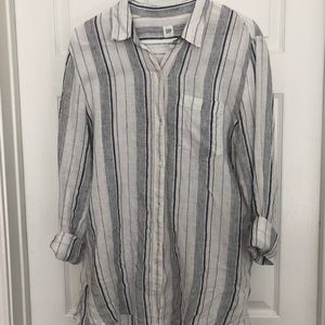 Gap button down shirt in medium tall